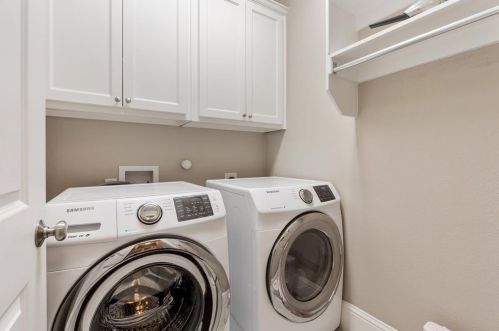 2253 Longwood Dr, Carrollton TX 75010-4912 exterior