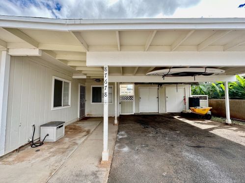 87678 Manuaihue St, Nanakuli, HI 96792-3224
