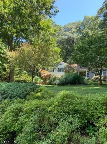 33 Wood Rd, Morristown, NJ 07960-4819
