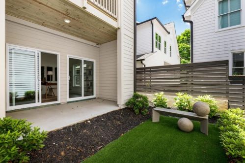 4015 Haverhill Dr, Atlanta GA  30342-3816 exterior