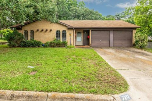 7212 Norma St, Fort Worth, TX 76112-5826