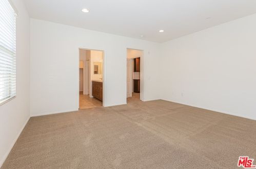 172 Full Moon, Irvine CA  92618-8806 exterior