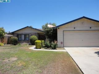 2444 Hall St, Visalia, CA 93277-6347