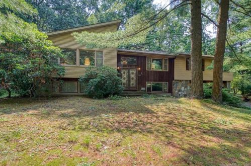 448 Felt Rd, Wapping, CT 06074-2925