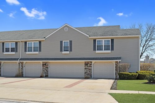 19 Le Jardin Ct, Buffalo Grove, IL 60089-6926