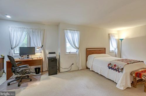 283 Sayre Dr, Princeton NJ  08540-5872 exterior
