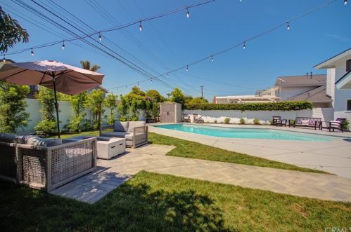 6372 Heil Ave, Huntington Beach CA  92647-4232 exterior