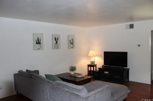 110 Hillcrest Blvd, Inglewood, CA 90301-2421