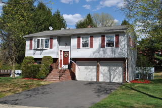 25 Harwich Rd, Delaware Park, NJ 08865-2202