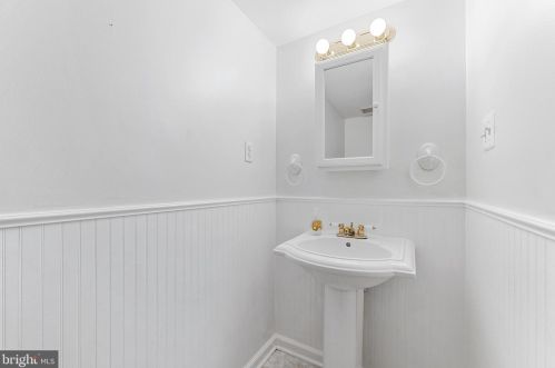 5006 Ten Mills Rd, Columbia MD 21044-1527 exterior