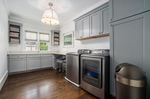 271 Hillside Dr, Atlanta GA  30342-3623 exterior