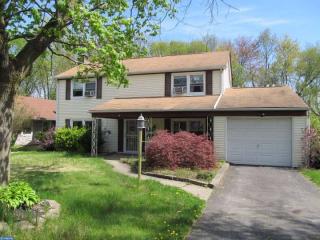 8 Millbrook Dr, Willingboro, NJ 08046-3130