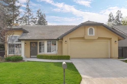 1283 Le Parc Dr, Fresno, CA 93720-4017