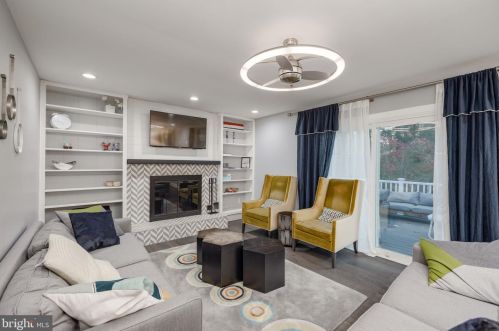 6400 Essex Ct, Springfield VA  22152-2817 exterior
