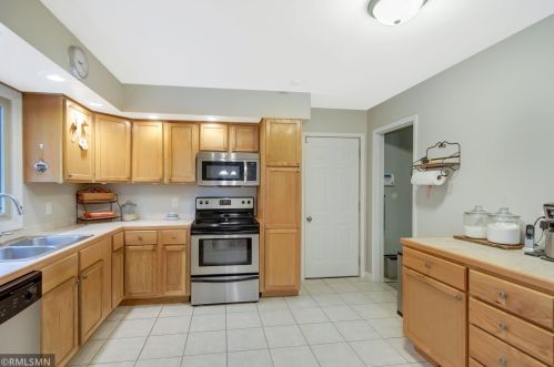2025 Bluestone Ln, Saint Paul MN  55122-2830 exterior