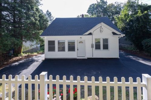 17 Sagamore Ave, Waterbury, CT 06708-3006