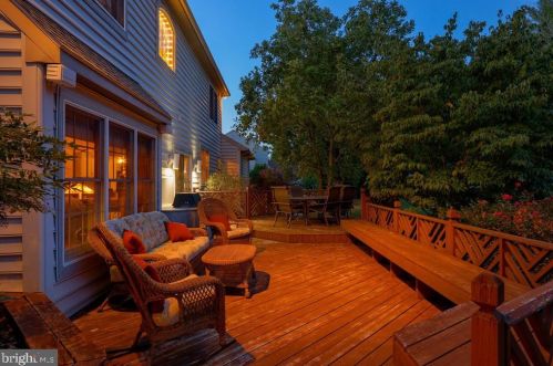 1991 Pickering Trl, Lancaster PA 17601-4972 exterior