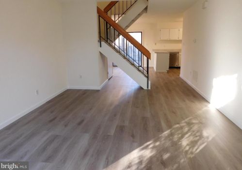 2130 Cartwright Pl, Herndon VA  20191-1906 exterior