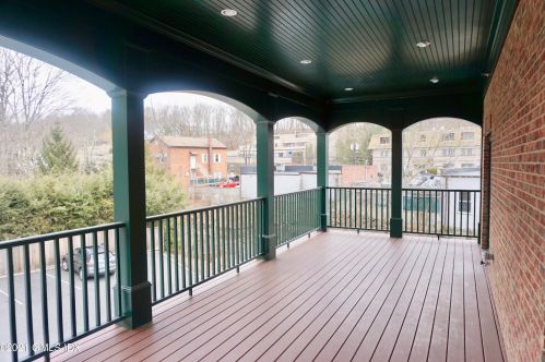 1 Glenville St, Greenwich CT  06831-3635 exterior