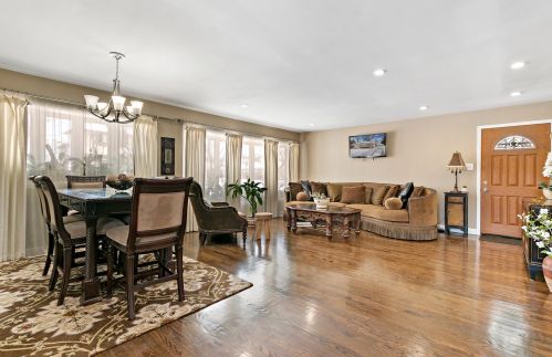 7408 Kostner Ave, Skokie, IL 60076-3826