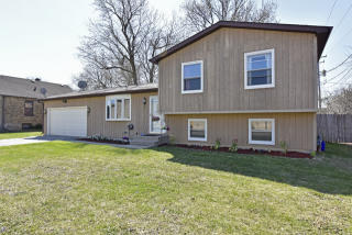 624 Metropolitan Ave, Waukegan, IL 60085-3140