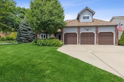 4340 Crabtree Ct, Gurnee, IL 60031-3475