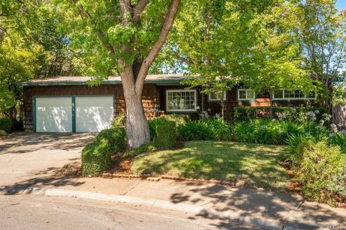 3 Latania Ln, Chico, CA 95926-1748