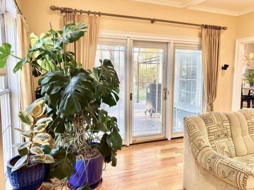 276 Soundview Ave, Huntington CT  06484-2137 exterior