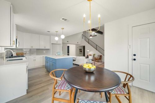 6307 Cannonleague Dr, Austin TX  78745-4916 exterior