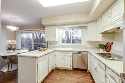 1020 Summit Dr, Bannockburn IL  60015-1823 exterior