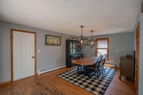 49 Oak Ridge Rd, Weare, NH 03281-5820