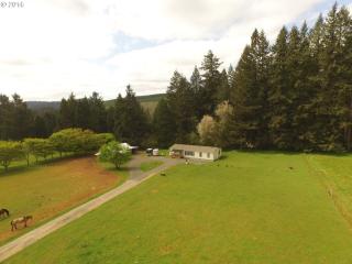 27602 Lorane Orchard Rd, Rogue Elk, OR 97451-0157