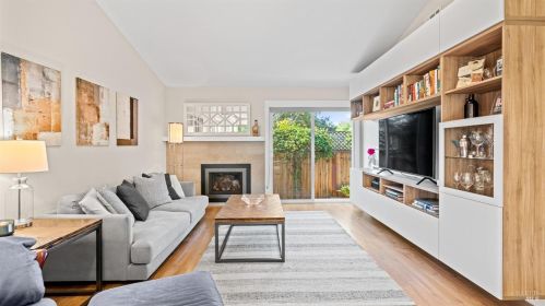 287 Hummingbird Ct, Healdsburg, CA 95448-4374