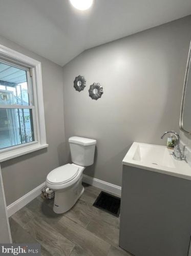 307 Hobart Ave, Trenton NJ  08629-1624 exterior