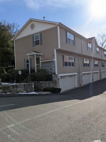 5 Rockland Rd, Norwalk, CT 06854-4637