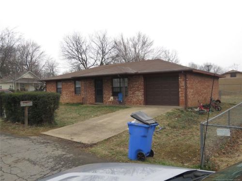 304 Jefferson Ave, Checotah, OK 74426-4033