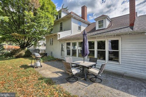 126 Cedar St, Carlisle PA  17013-2201 exterior