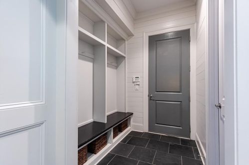 6470 Long Is Dr, Atlanta GA  30328-3043 exterior