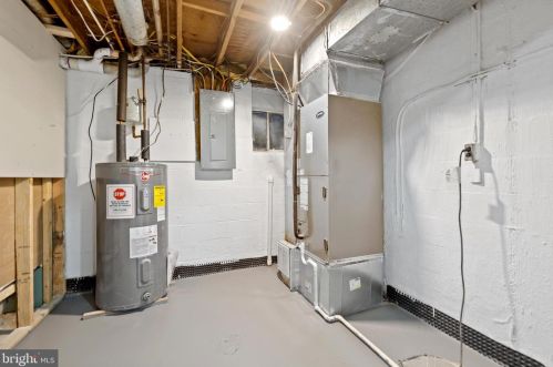 2121 Edgeware St, Silver Spring MD  20905-4216 exterior