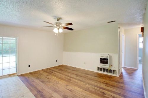 805 Rockledge Dr, Fort Worth TX  76179-2033 exterior