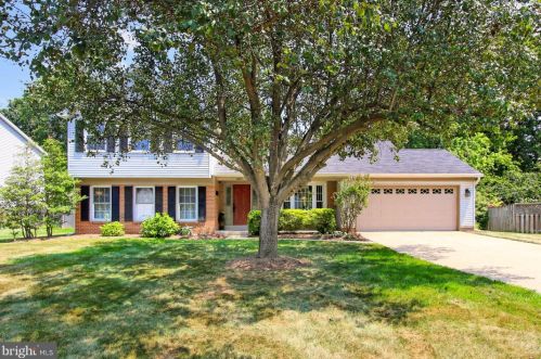 2607 John Milton Ct, Herndon, VA 20171-2547