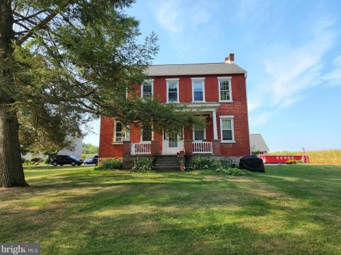 750 Summit Dr, Lancaster, PA 17601-1152