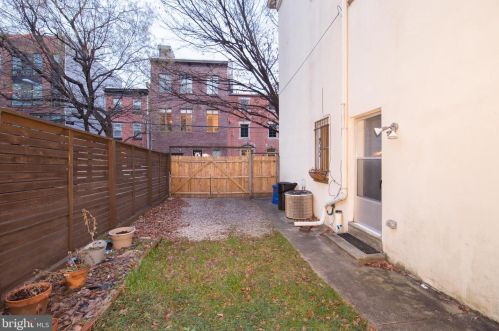 956 Lawrence St, Philadelphia PA  19123-1439 exterior