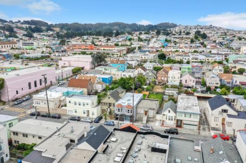 260 Girard St, San Francisco CA 94134-2110 exterior