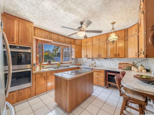 4561 Aukai Ave, Honolulu HI  96816-5209 exterior