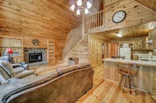295 Vista Chalet Dr, Ellijay, GA 30540-8860