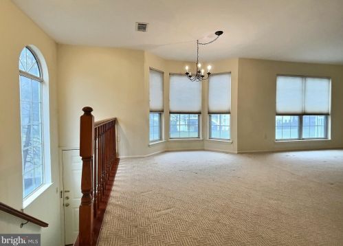 70 Chambord Ct, Trenton NJ  08619-4707 exterior