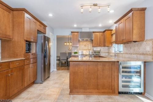 31 Drake Ct, Dover NJ  07869-4851 exterior