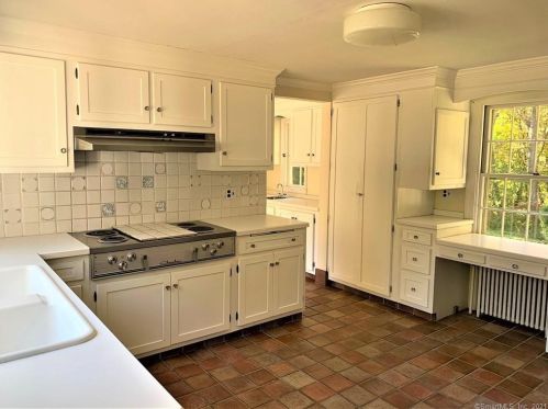 183 Westport Rd, Wilton CT  06897-4638 exterior