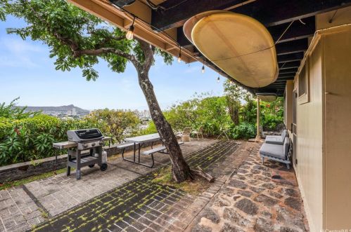 2446 Sonoma St, Honolulu, HI 96822-1917